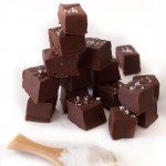Σοκολατάκια Fudge με Πραλίνα Φουντουκιού και Θαλασσινό Αλάτι