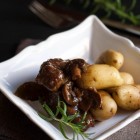 Μοσχάρι με Μαύρη Μπύρα και Δαμάσκηνα στο Slow Cooker - Slow Cooker Beef & Stout Stew www.thefoodiecorner.gr
