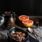 Σοκολατένια Γκρανόλα με Ταχίνι και Μέλι - Chocolate Granola with Tahini and Honey www.thefoodiecorner.gr