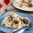 Slow Cooker Meatballs in Creamy Mushroom Sauce www.thefoodiecorner.gr