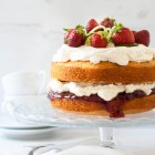 Κέικ Victoria Sponge με Pimm's www.thefoodiecorner.gr