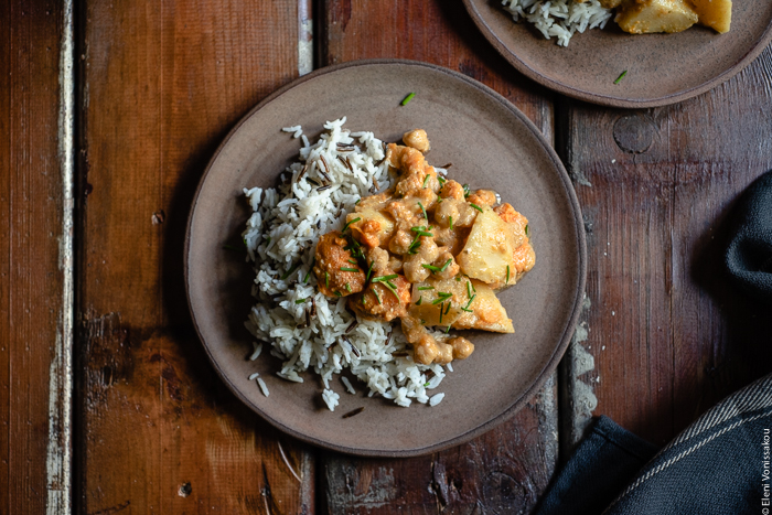 Slow Cooker Sweet Potato Chickpea Coconut Curry www.thefoodiecorner.gr Photo description: A ceramic plate with a serving of basmati rice and curry on top.