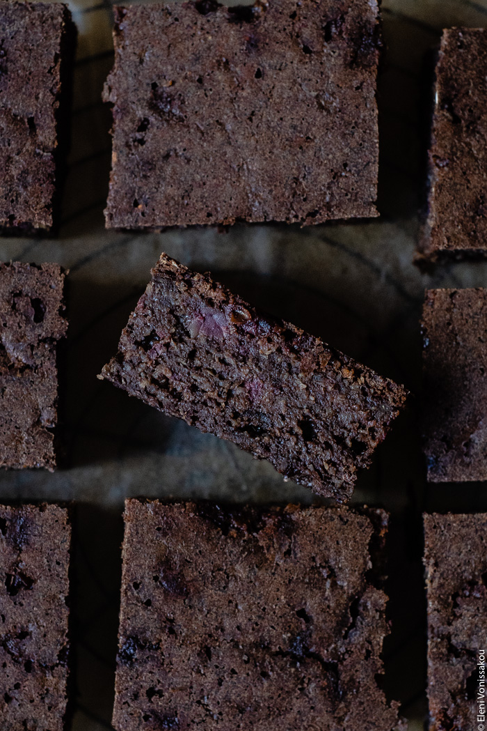 Plant-Based, Date-Sweetened Chocolate Banana Oat Cake-Bars, in the Slow Cooker www.thefoodiecorner.gr Photo description: A very close view of Chocolate Banana Oat Cake-Bars cut up and arranged side by side. One piece has been turned on its side to reveal the inside of the cake-bar.