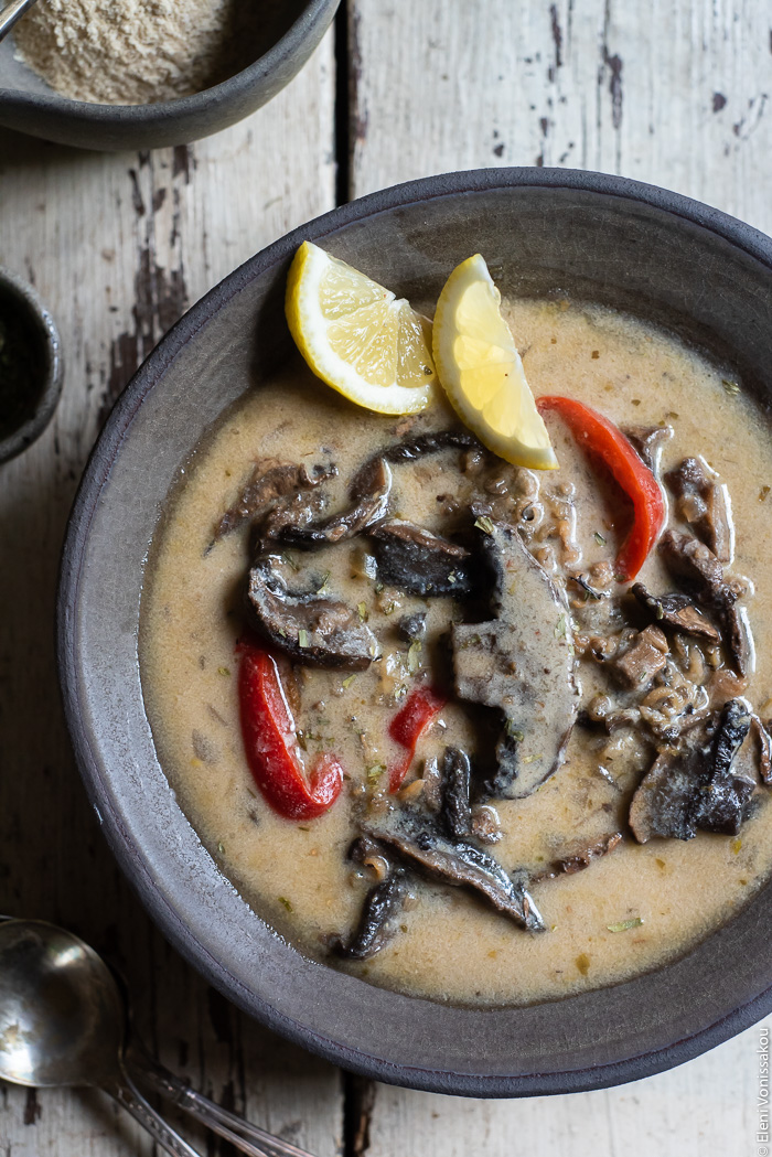 Plant-Based Creamy Mushroom and Wild Rice Soup in the Slow Cooker www.thefoodiecorner.gr Photo description: A close up of the creamy mushroom and wild rice soup with red peppers, garnished with some slices of lemon. 